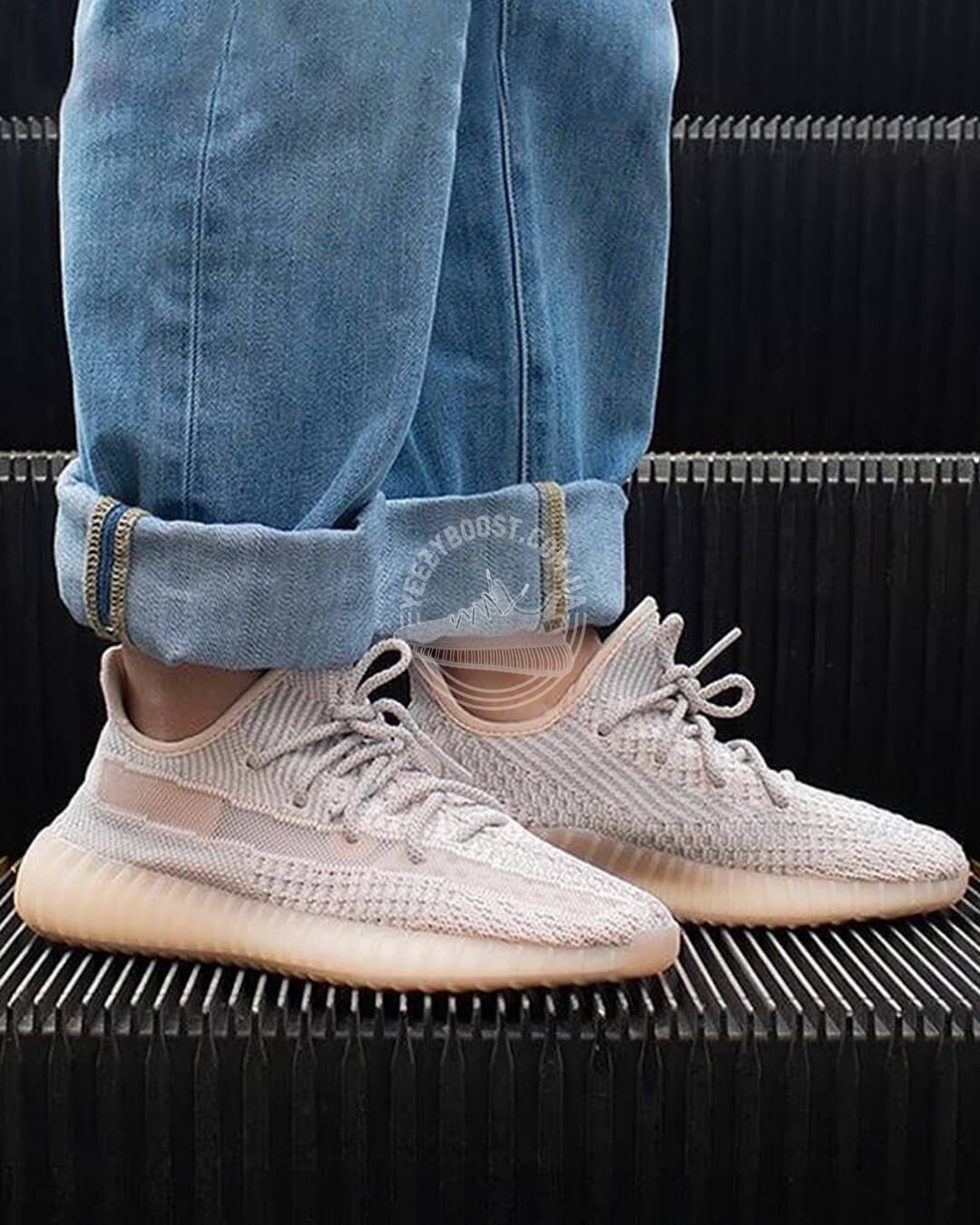 靴 adidas YEEZY BOOST 350 V2 SYNTH Yeezy Boost 350 V2 Synth (Non-Reflective) - UNIFORM