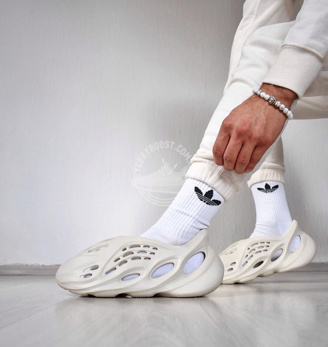 靴 yzy foam rnr sand adidas Yeezy Foam Runner 'Sand' — Kick Game