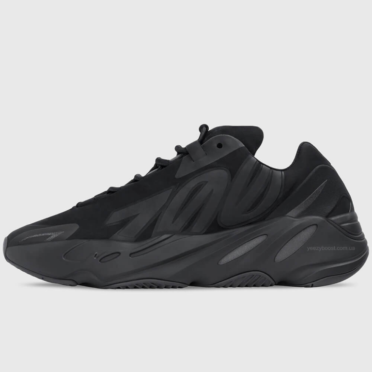 Yeezy 700 adidas store bianche e nere